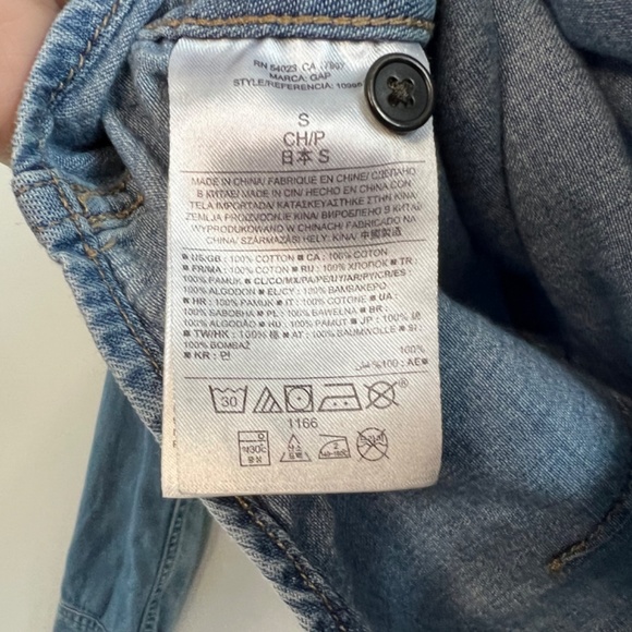 GAP Denim Chambray Button Up Shirt 100% Cotton Small Coastal Cowgirl - Picture 6 of 13